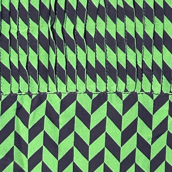 Tory Burch 100% silk Green and Black Sleeveless Top - Picture 5 of 7